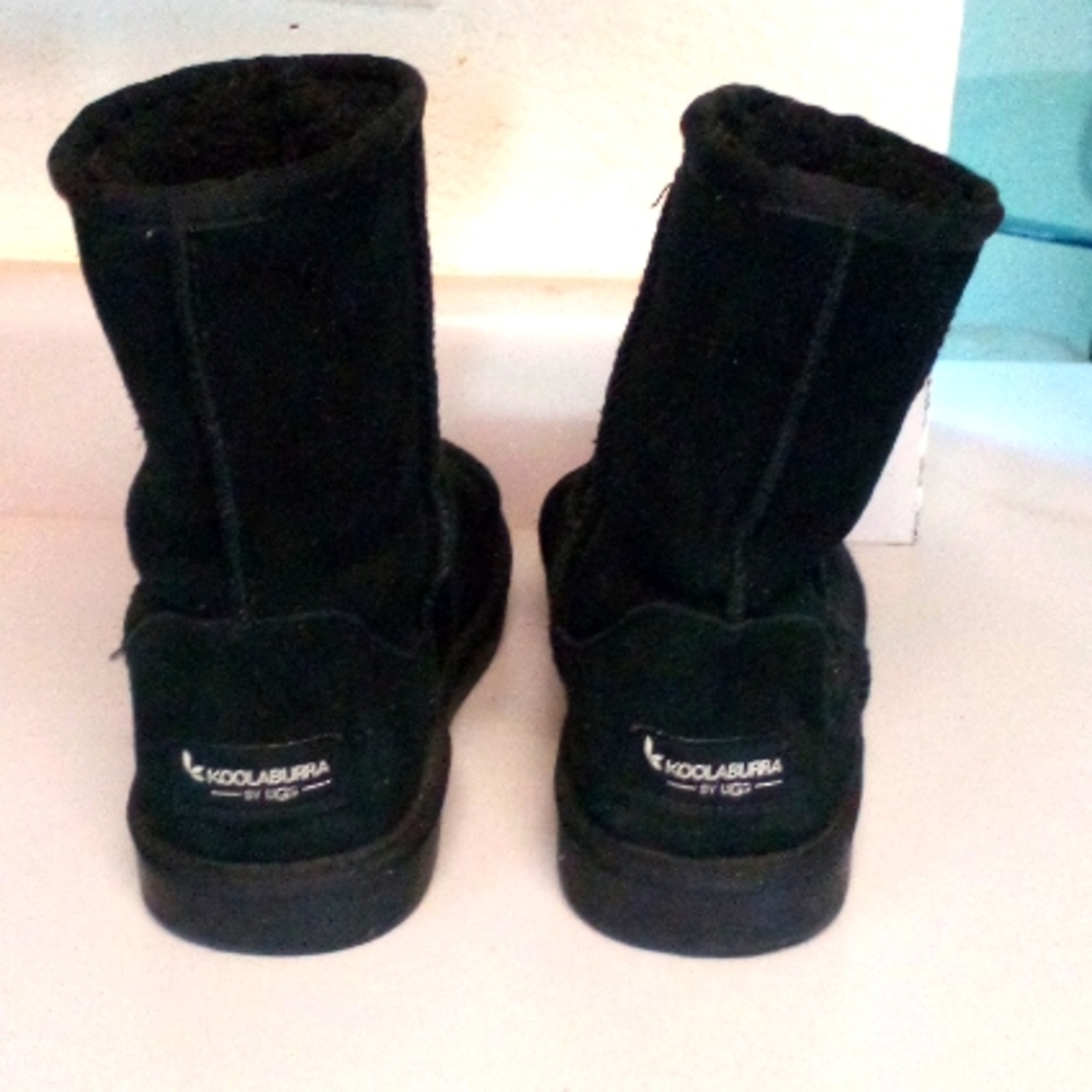 KOOLABURRA by UGG ~ Black Suede